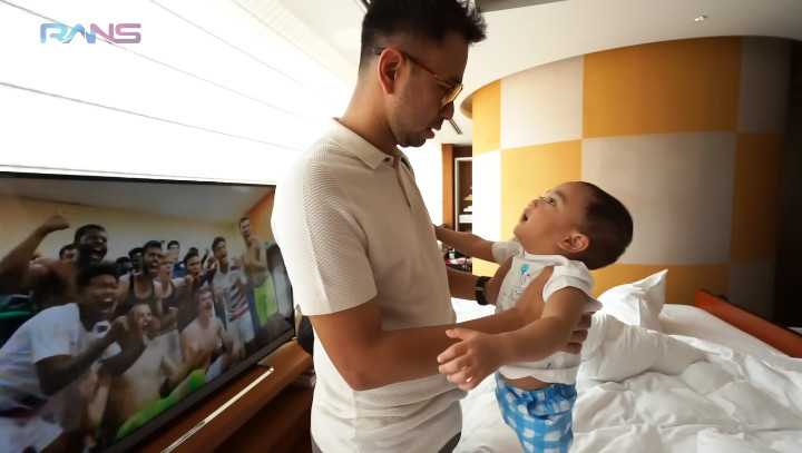 Rayyanza Bersikap Ramah Malah Buat Raffi Ahmad Bingung, Cinta Laura Pakai Gaun Terbuka-Topik Pagi