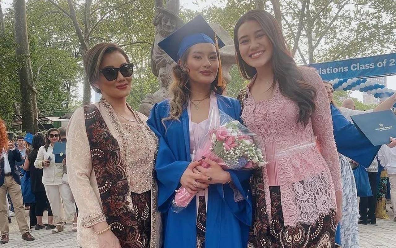 Reza Artamevia Hadiri Wisuda Putri Sulung Di Amerika, Doa Angelina Sondakh Ikut Disorot