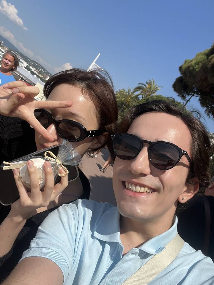 Fans yang Dikira Acungkan Jari Tengah ke Winter aespa Malah Bisa Selfie Bareng Fans yang Dikira Acungkan Jari Tengah ke Winter aespa Malah Bisa Selfie Bareng