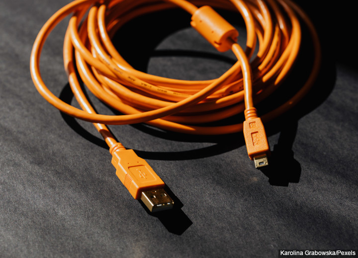 Bawa Kabel Atau Port USB Sendiri