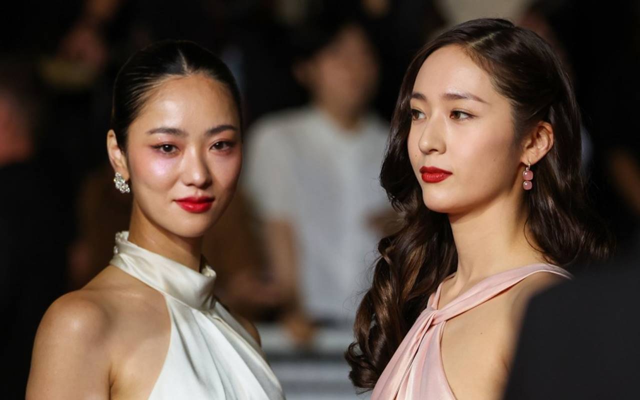 Perhatian Jeon Yeo Bin ke Outfit Berani Krystal di Festival Film Cannes Disorot Media Korea