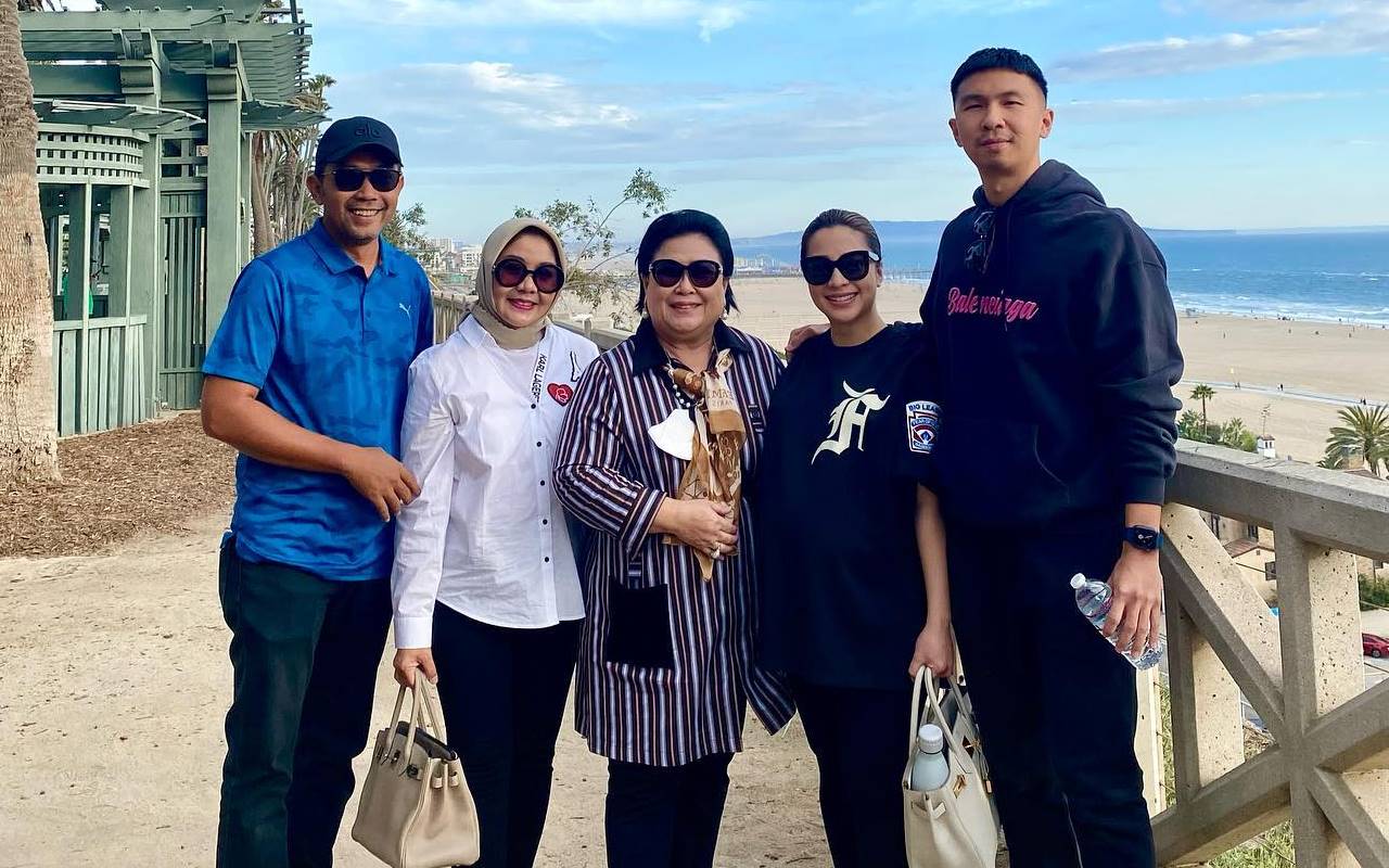 Nikita Willy Bikin Kejutan Ultah di Bali Buat Ibu Mertua, Momen Uwu Issa dan Sang Nenek Bikin Gemas