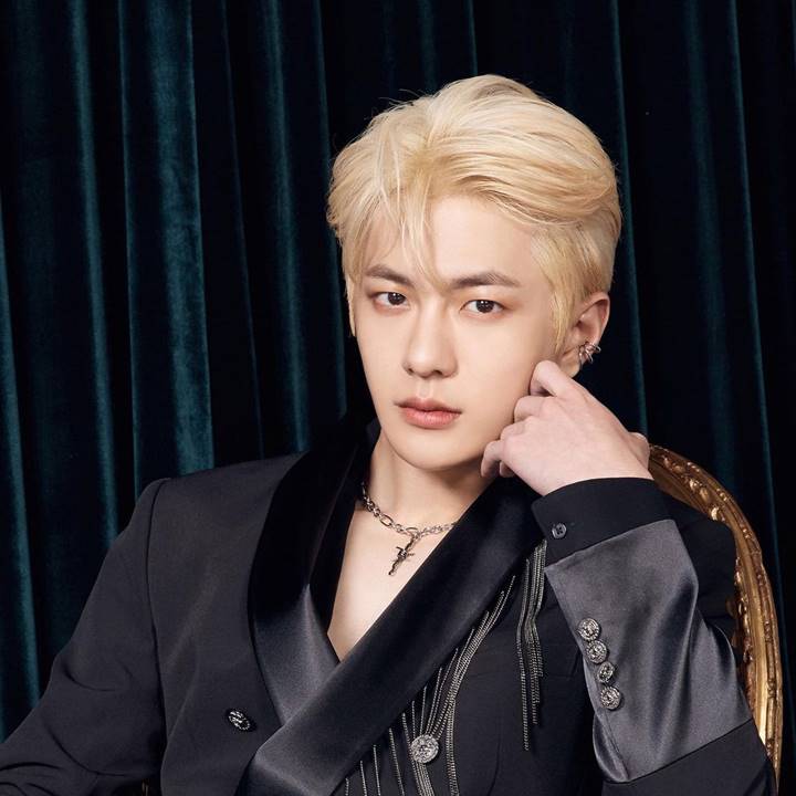 Bak Prince Charming dengan Rambut Pirang