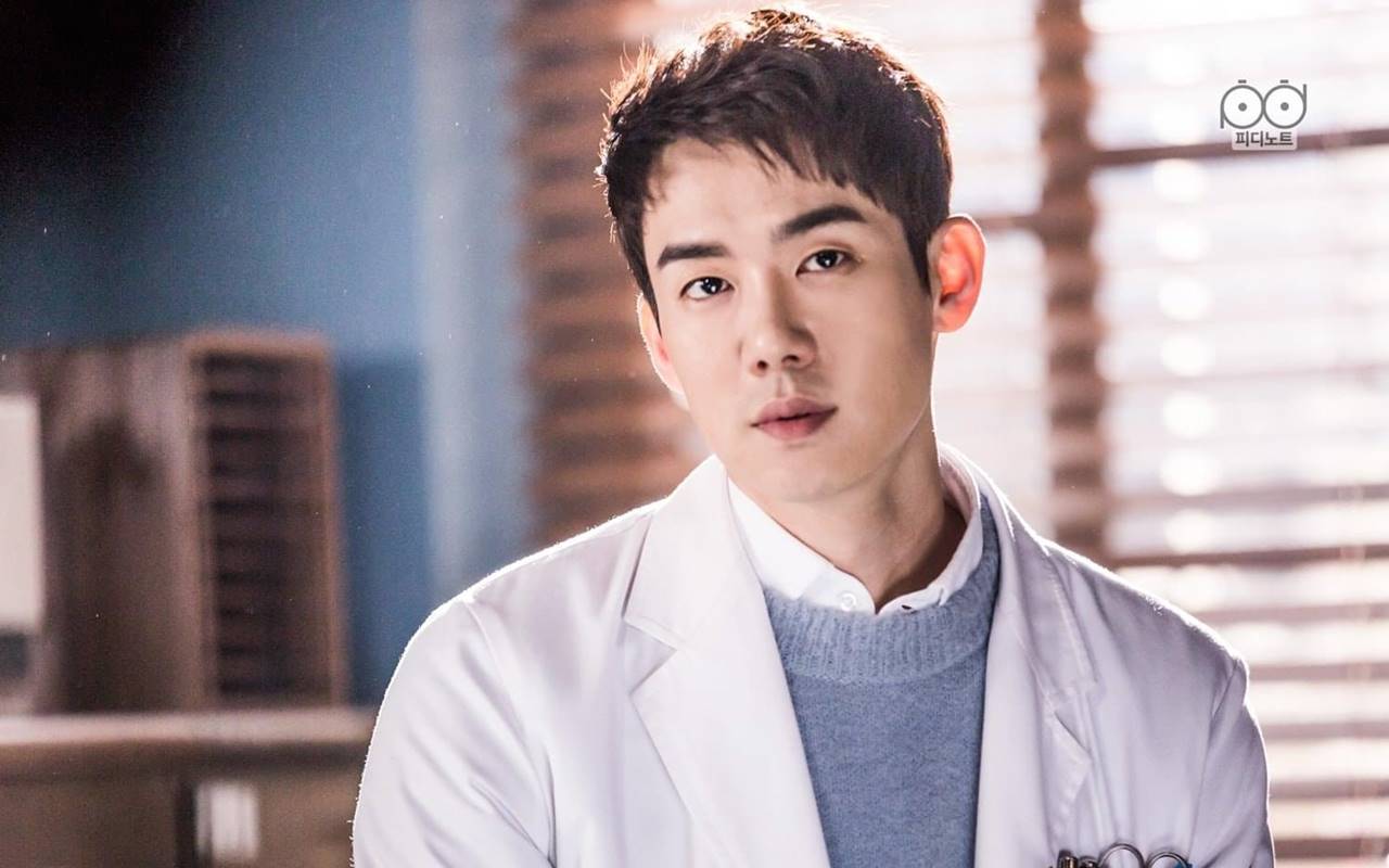 Yoo Yeon Seok Ikut Wrap Up Party 'Dr. Romantic 3', SBS Beri Kode Bukan Sembarang Cameo