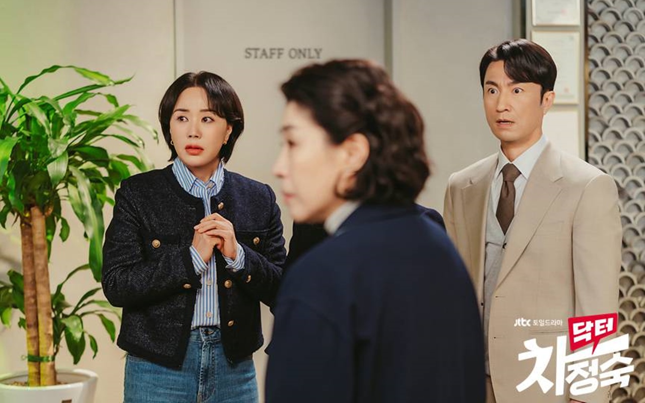 Uhm Jung Hwa Diminta Ceraikan Kim Byung Chul di Ending 'Doctor Cha'