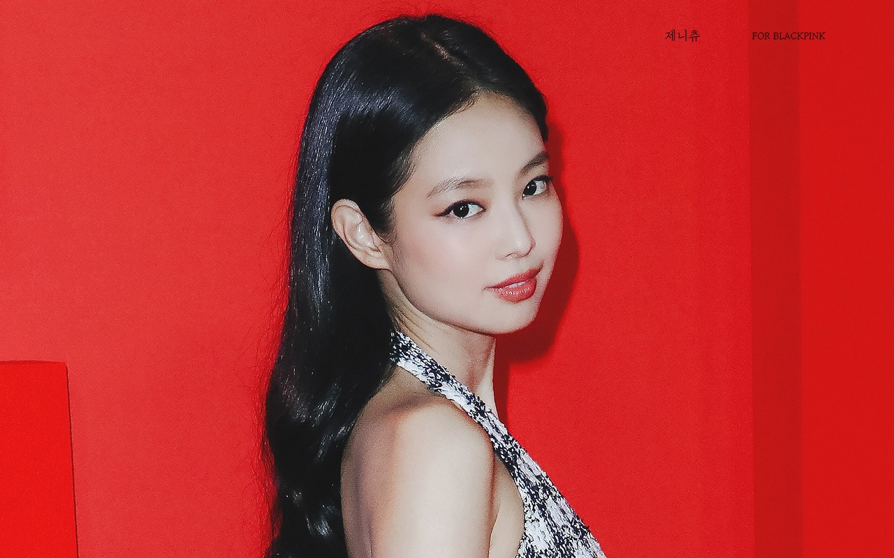 Jennie Ungkap Perbedaan Dirinya Di Atas Panggung & Kehidupan Nyata Serta Rasanya Jadi Ikon
