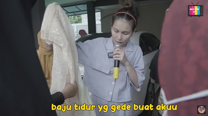 Ayu Ting Ting Jual Baju Bekas Hasilnya Untuk Disumbangkan