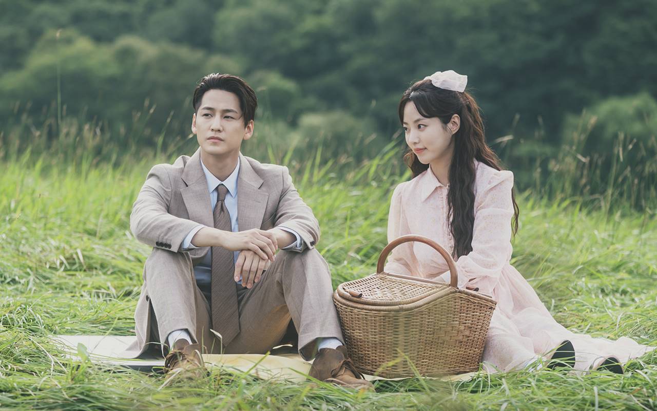 Akhirnya, Kim Bum Post Bareng Pacar di Tale of The Nine Tailed 1938