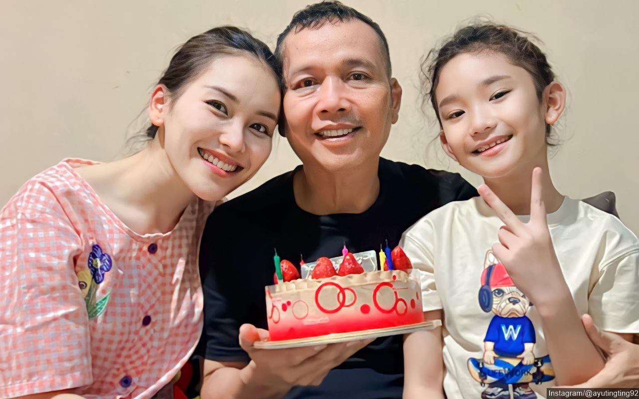 Ayu Ting Ting Panjatkan Rentetan Doa Haru di Ultah Ayah Rozak, Ada Satu Pesan Khususnya