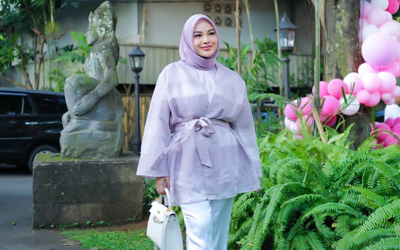 Aksi Aurel Hermansyah Lompat-Lompat di Acara Gender Reveal Bikin Ngeri