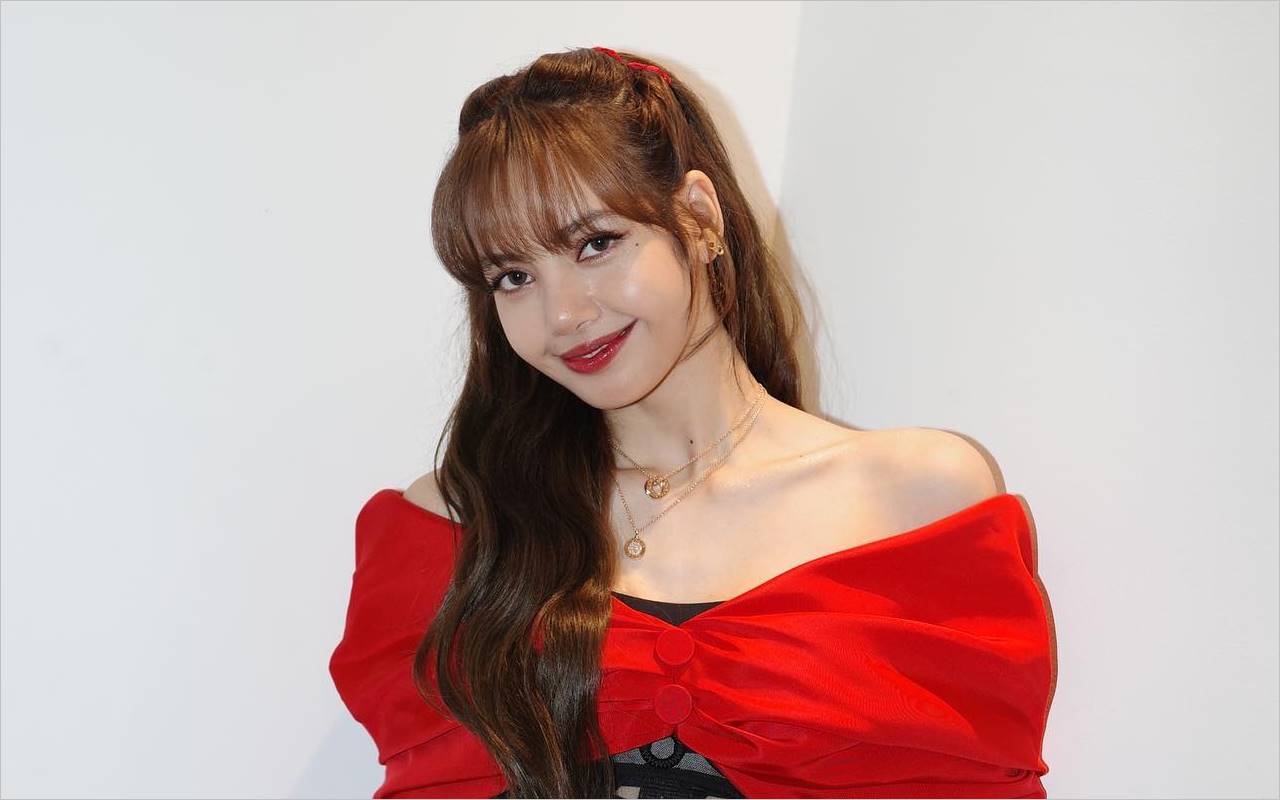 Lisa BLACKPINK Dipuji Makin Cantik Berkat Ubah Gaya Poni 10 Miliar Won