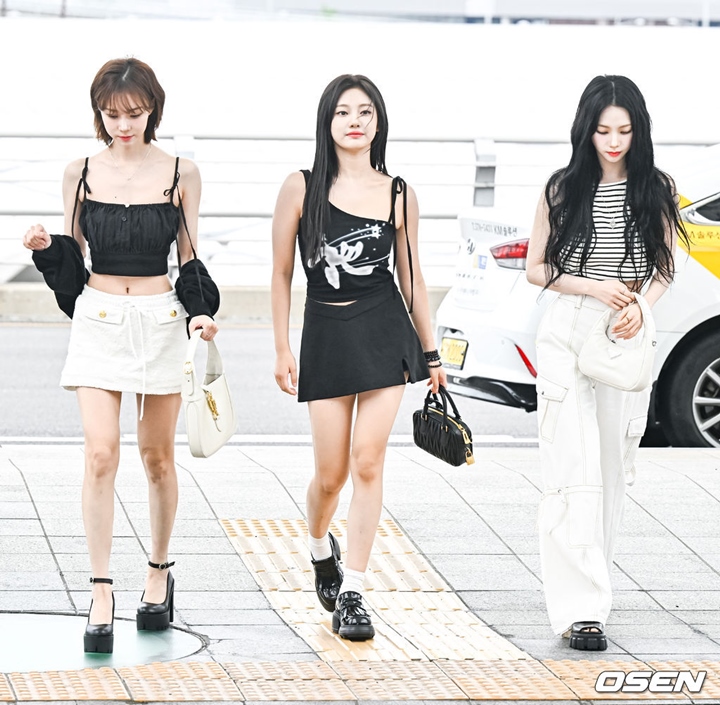 Style Seksi Winter & Ningning aespa di Bandara Tuai Perhatian