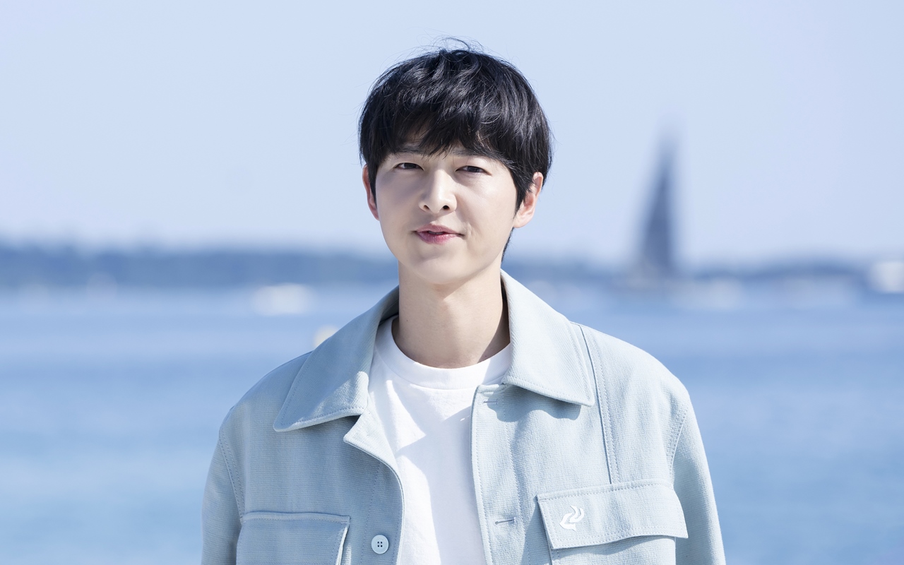 Song Joong Ki Gandeng Mesra Katy Sang Istri, Visualnya Disorot