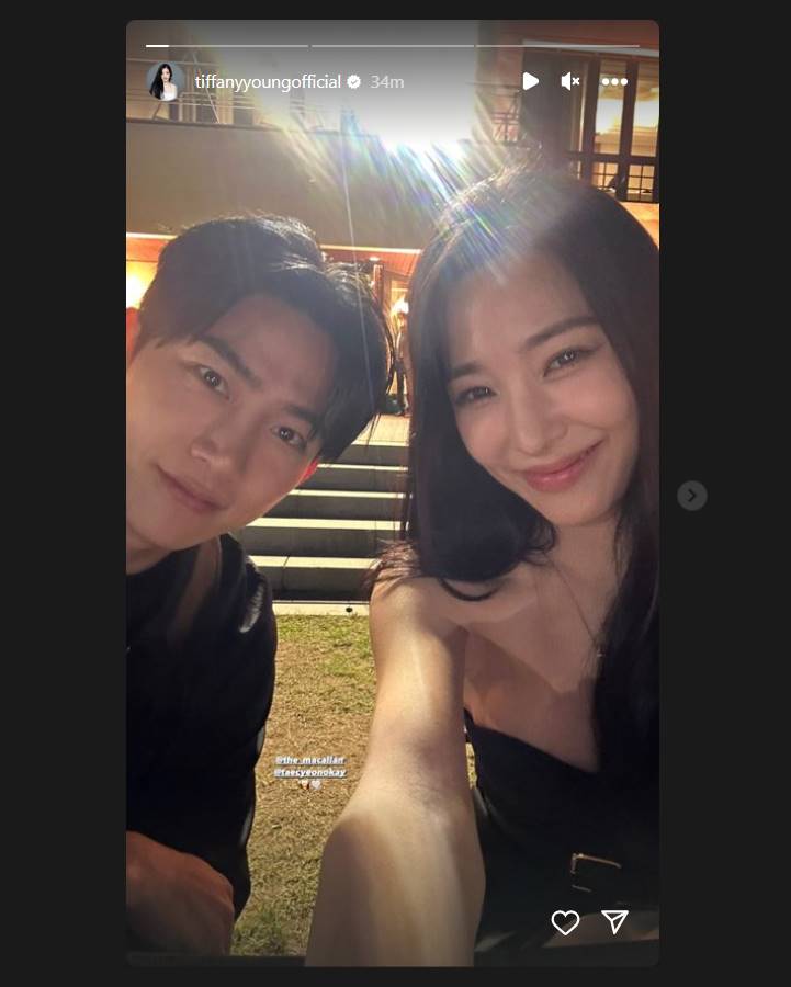 Tiffany Young SNSD dan Taecyeon 2PM selfie bareng