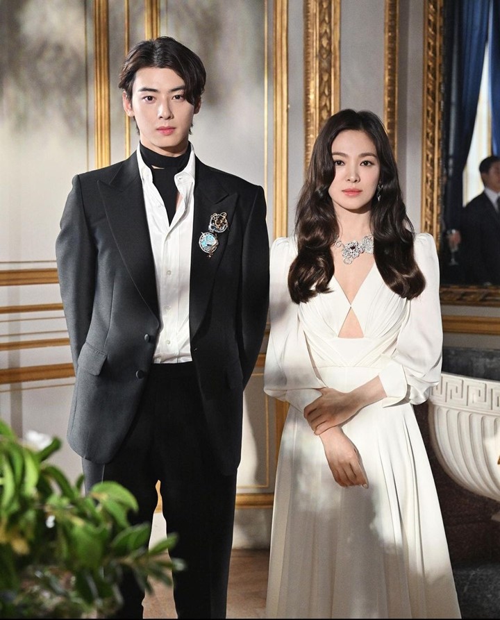 Cha Eunwoo ASTRO Debut di IG Song Hye Kyo, Visual Surgawi Bikin Publik Melongo