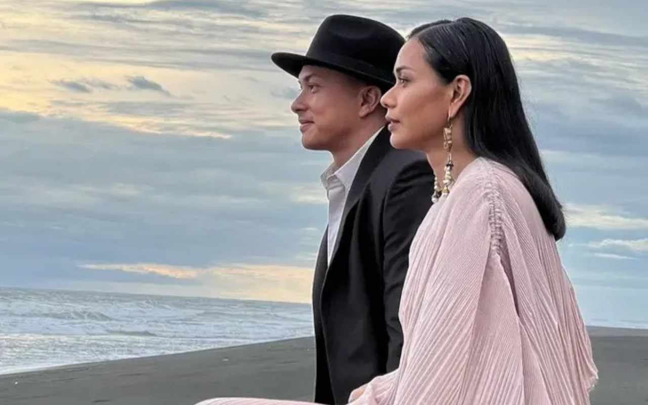 Geng 'AADC' Reuni di Pernikahan Adinia Wirasti, Nicholas Saputra Peluk Sang Pengantin 