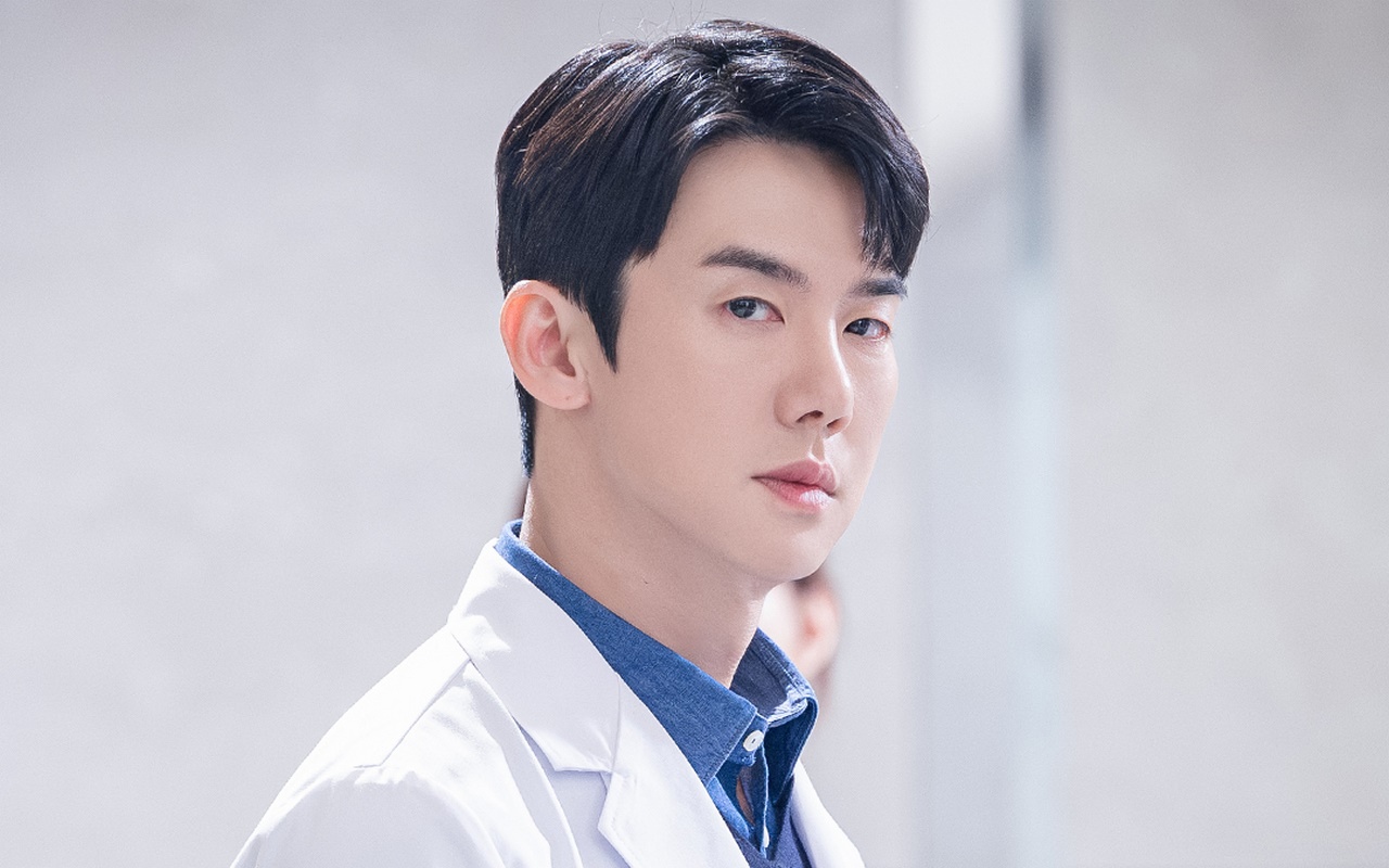 Yoo Yeon Seok Akui Agak Canggung, Cast 'Dr. Romantic' Sambut Penampilan Spesialnya Dengan Hangat