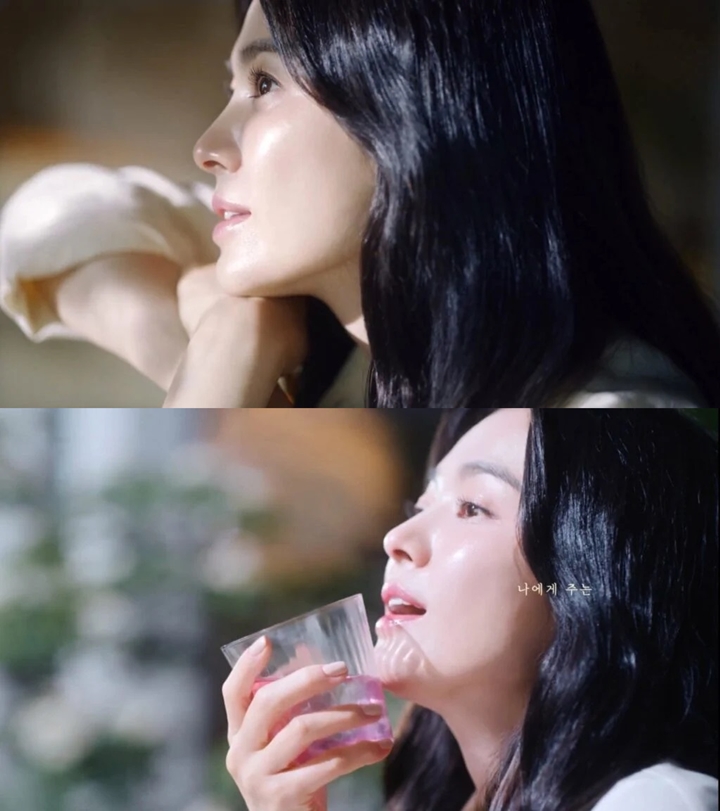 Song Hye Kyo Berkilau di Iklan Minuman, Usia Asli Lagi-Lagi Disorot Song Hye Kyo Berkilau di Iklan Minuman, Usia Asli Lagi-Lagi Disorot