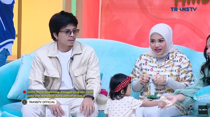 Bayi Cerdas, Ameena Anak Aurel Hermansyah Sigap Beri Tisu Saat Lihat Ada Orang Nangis
