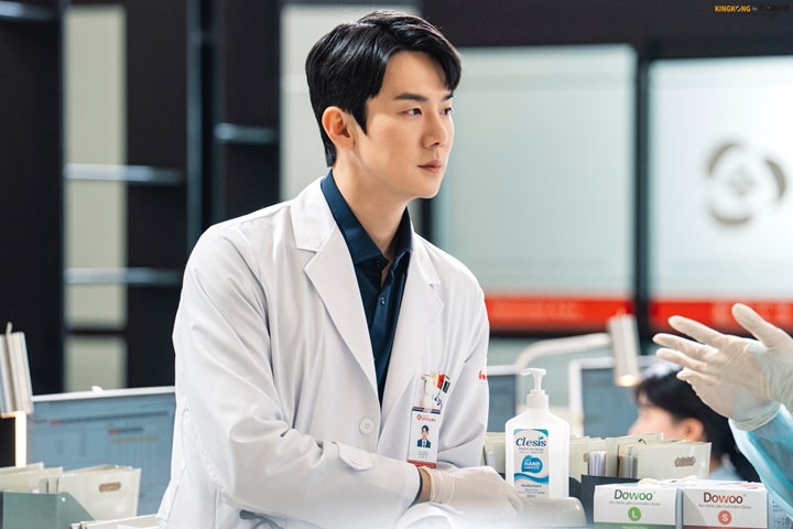 Akting Yoo Yeon Seok Bintangi \'Dr. Romantic 3\' Jadi Perbincangan