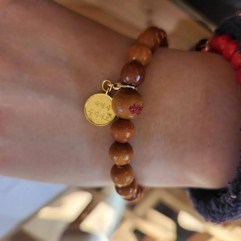 gelang dari Kuil Gukcheongsa