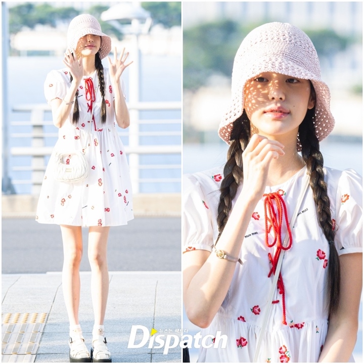 Wonyoung IVE Usung Pakai Gaun Mini di Bandara, Topinya Curi Fokus