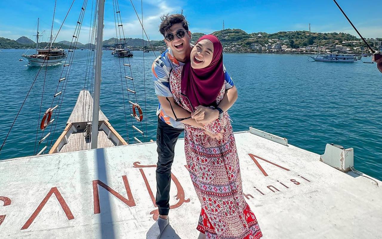 Kerajaan Bisnis Online Ria Ricis: Dari Vlogger Hingga Mogul