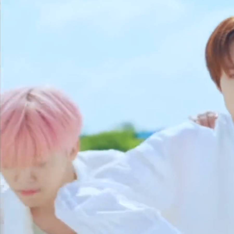Jaemin tidak sengaja kesikut Chenle di \'Broken Melodies\' performance video