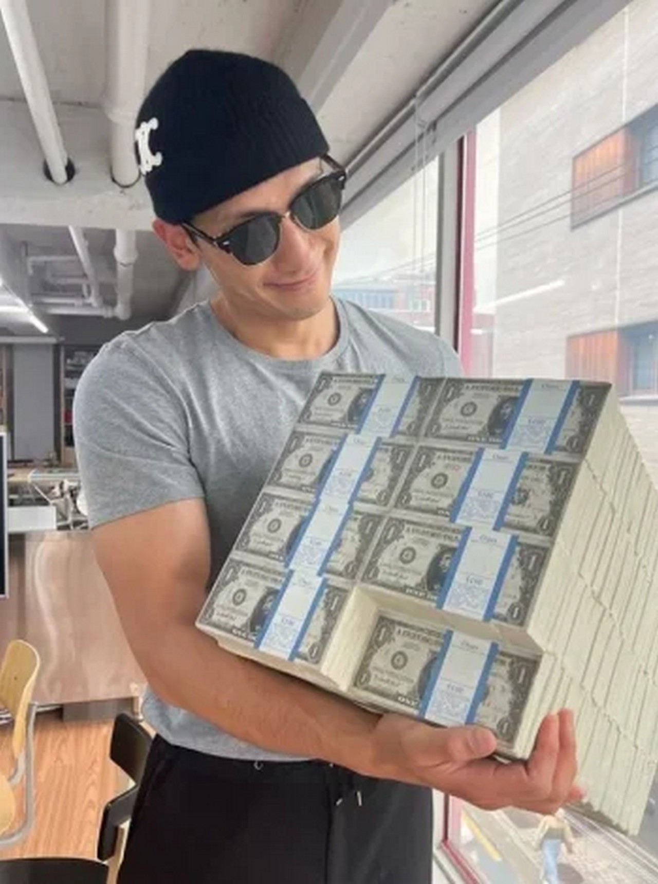Rain Pamer Dapat Uang Segepok Di Hari Ultah, Fans Bingung Mau Kasih Kado Apa Lagi