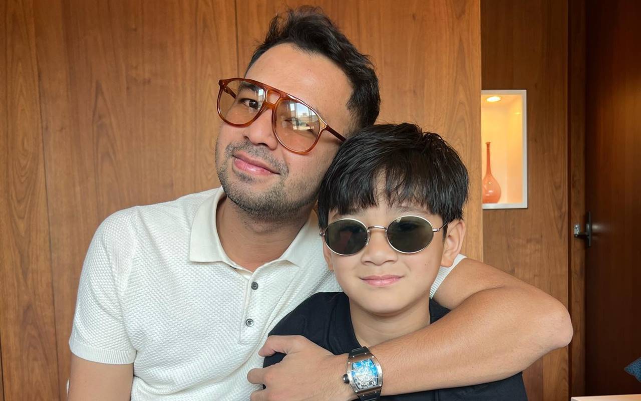 Visual Rafathar Nobar Private Bareng Circle Tajir Bak Tuan Muda, Sepatu Mahal Beda Warna Curi Atensi