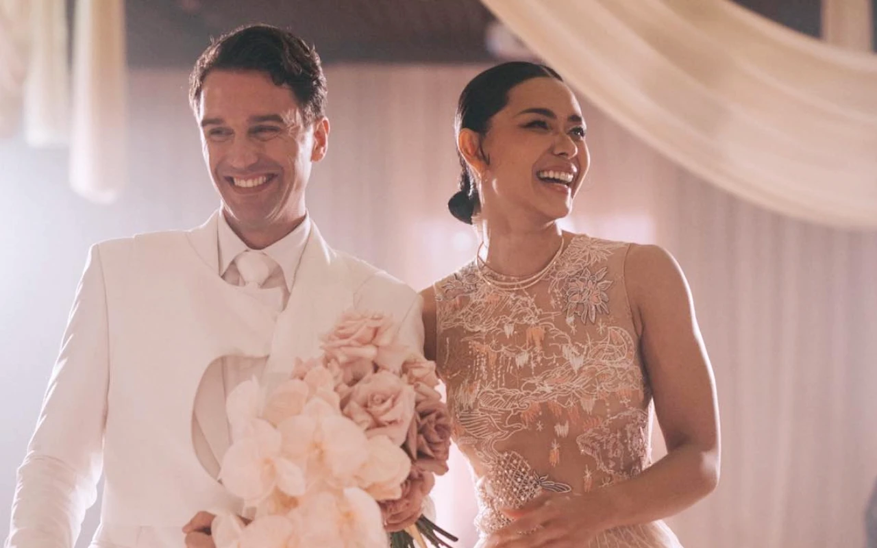 Video Romantis Adinia Wirasti dan Suami Bak Trailer Film, Pesan Manis Buat Meleleh