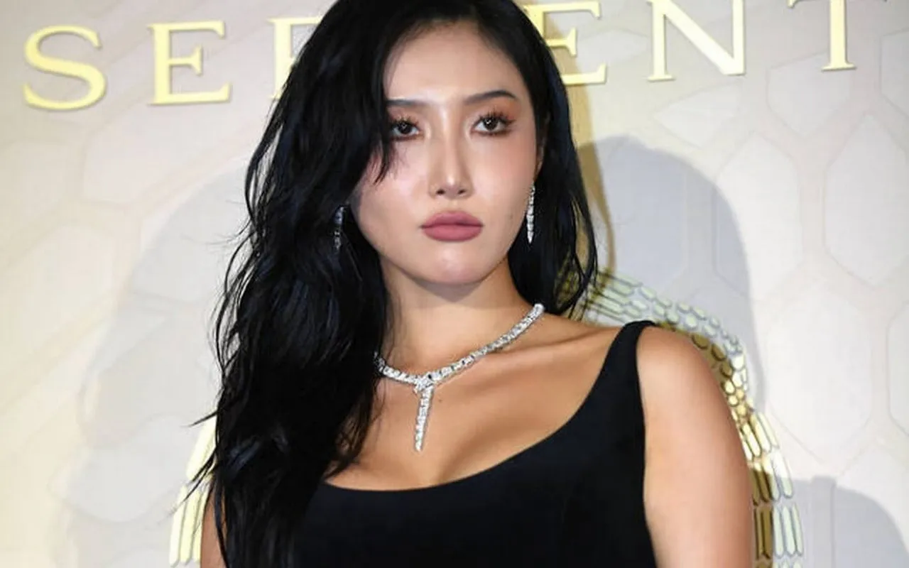 Hwasa MAMAMOO Dikabarkan Pacari Pengusaha 12 Tahun Lebih Tua