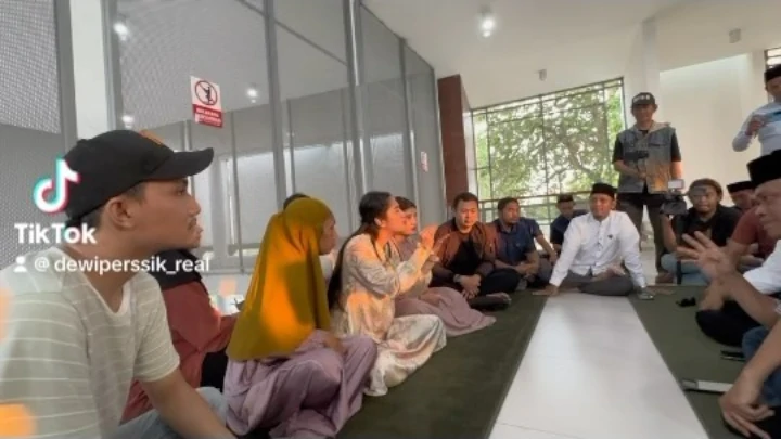 Permasalahan Kurban Dewi Persik dengan Ketua RT Setempat