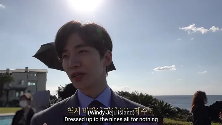 Junho 2PM Ngeluh Usahanya Dandan Sia-Sia Saat Syuting \'King The Land\' di Jeju