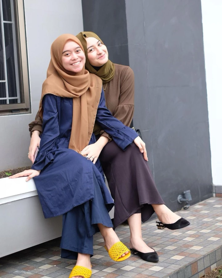 Ade Pesona Bareng Bestie