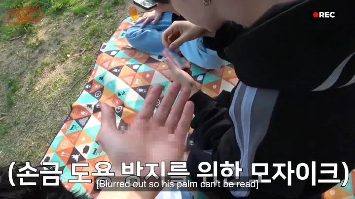 SEVENTEEN Sensor Garis Tangan, Diduga Sebab The8 Pernah Diterawang Jago di Ranjang