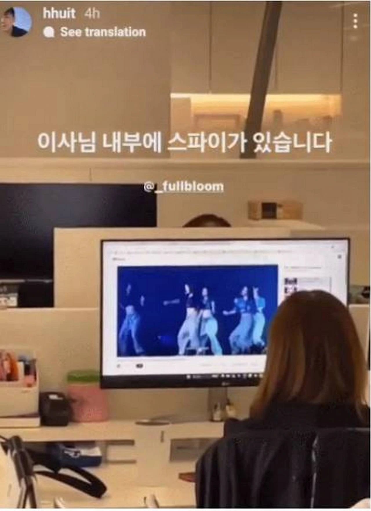 Popularitas Tak Terbantahkan, NewJeans \'Muncul\' Di Gedung YG Entertainment