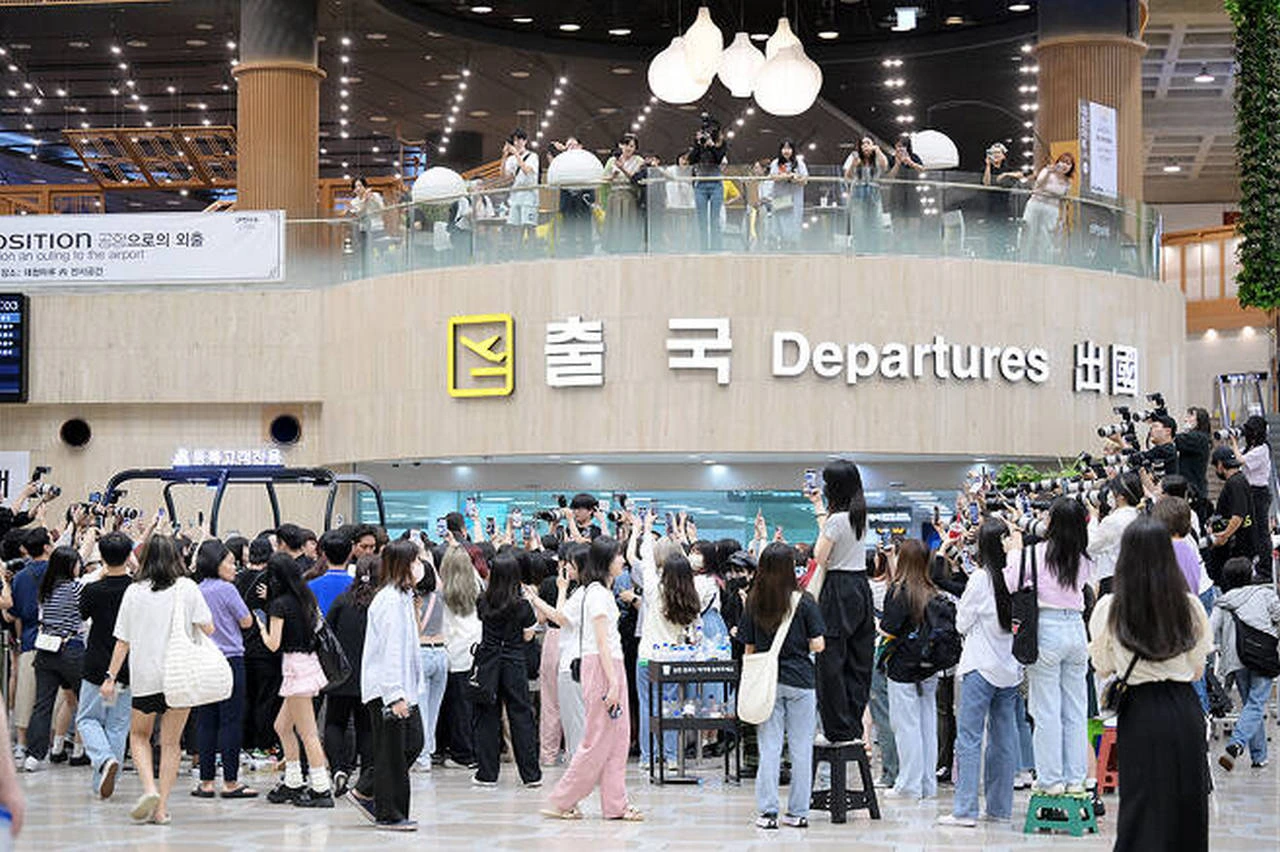 Keberangkatan Pertama BOYNEXTDOOR Ke Luar Negeri Berakhir Dengan Kekacuan di Bandara