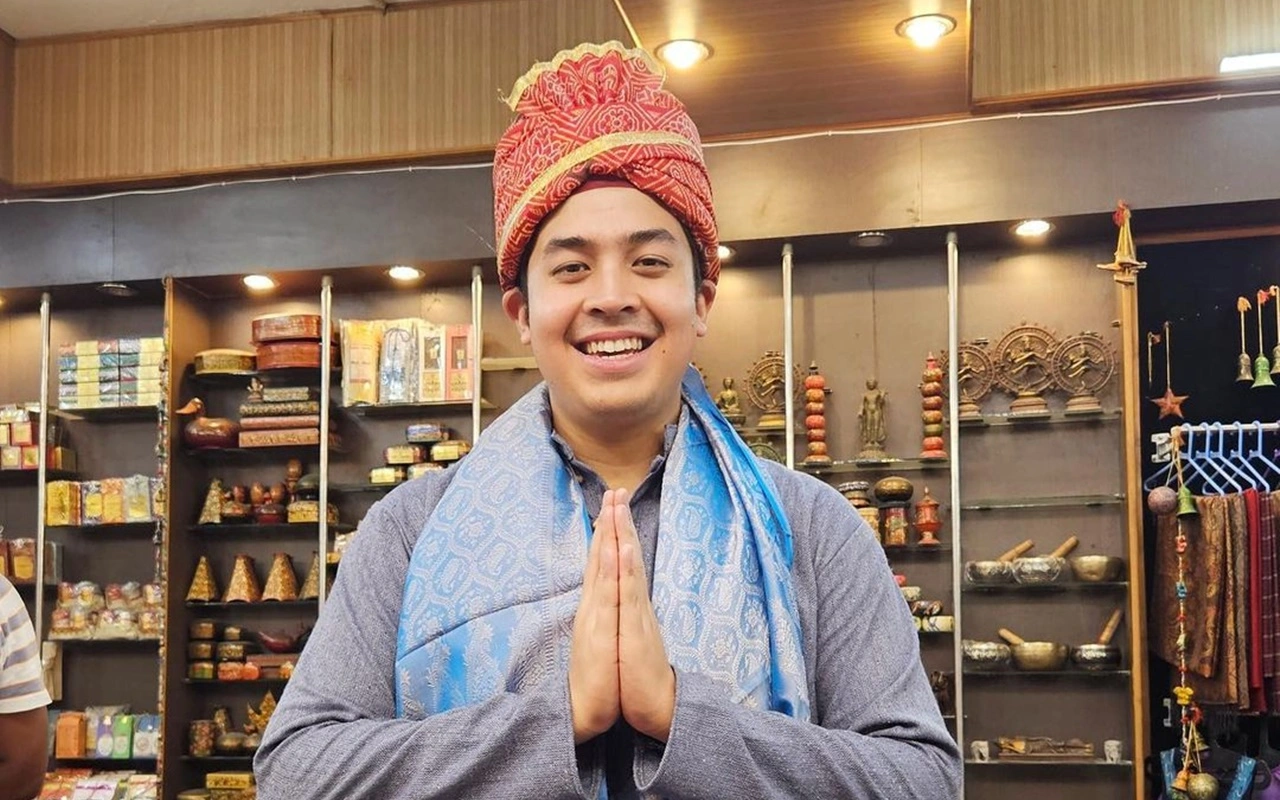 Pertama Coba, Jerome Polin Bingung Rasa Jajanan Pinggir Jalan India
