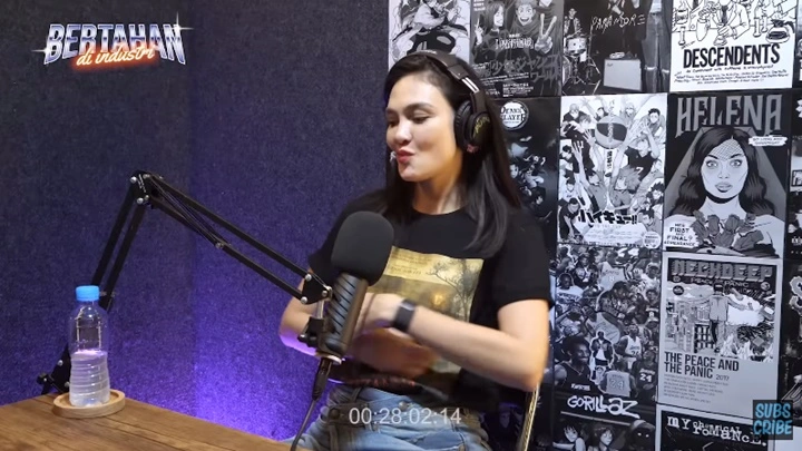 Luna Maya Takut Dibilang Tua Gegara Baru Tahu Cara Typing Cantik