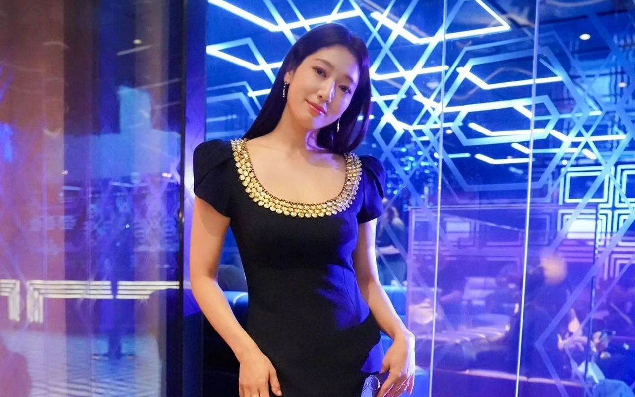 Tunjukan Hati Malaikat, Park Shin Hye Sumbangkan Ribuan Selimut Untuk Keluarga Terdampak Banjir