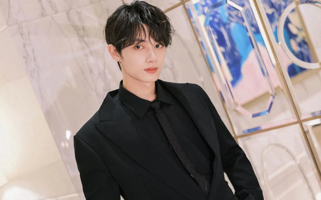 Adegan Ciuman Jun SEVENTEEN di Drama Tiongkok 'Exclusive Fairytale' Banjir Meme Kocak