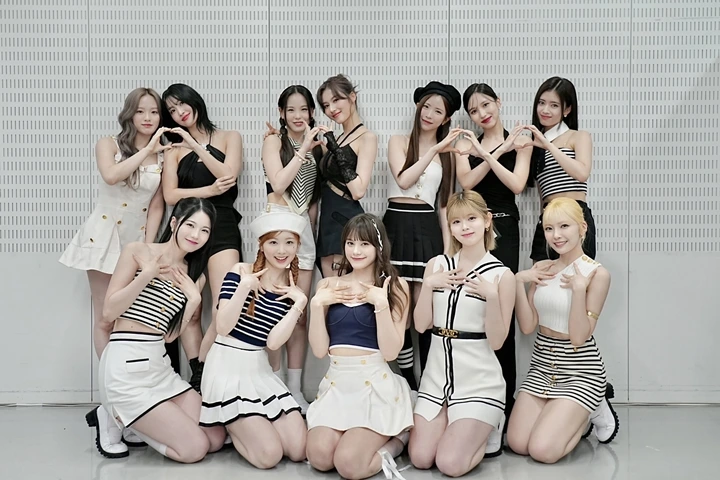 TWICE MiSaMo dan Girl Grup JYP NiziU Tunjukkan Momen Gemas Saat Tampil Bareng di Acara Musik