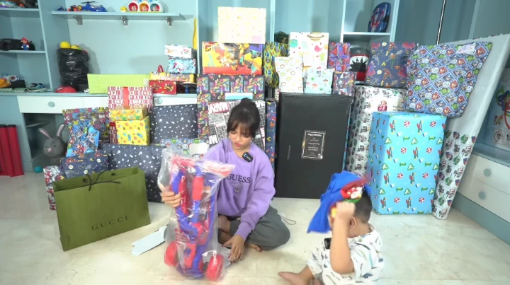 Gala Sky Ponakan Fuji An Favoritkan Hadiah Sederhana, Rendy Kjaernett Tutup Tato Wajah - Topik Pagi
