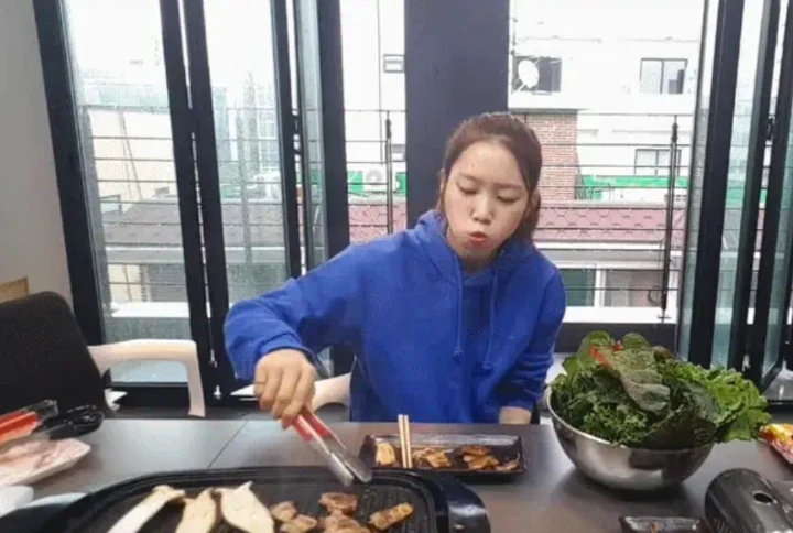 Jiho eks Oh My Girl