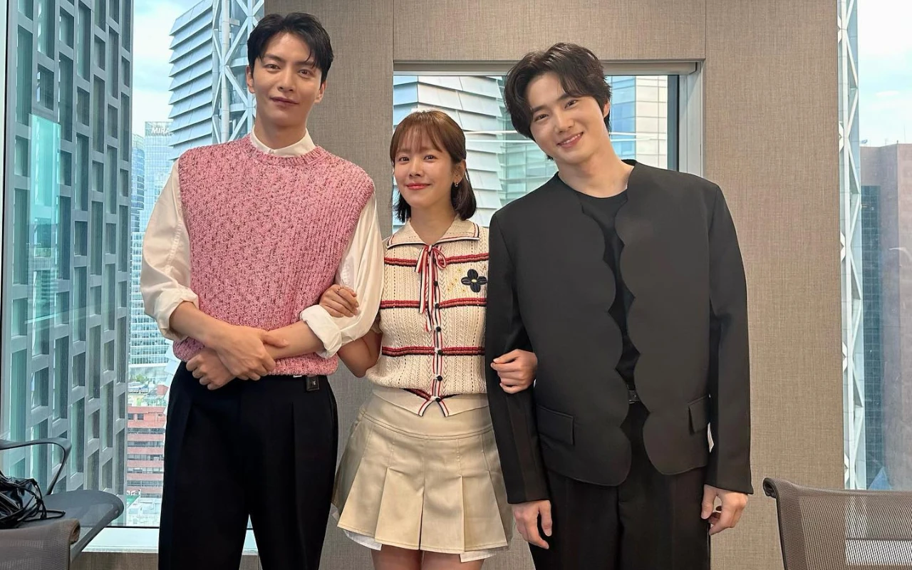Han Ji Min & Lee Min Ki Gosipin Perilaku Suho EXO di Lokasi 'Behind Your Touch'