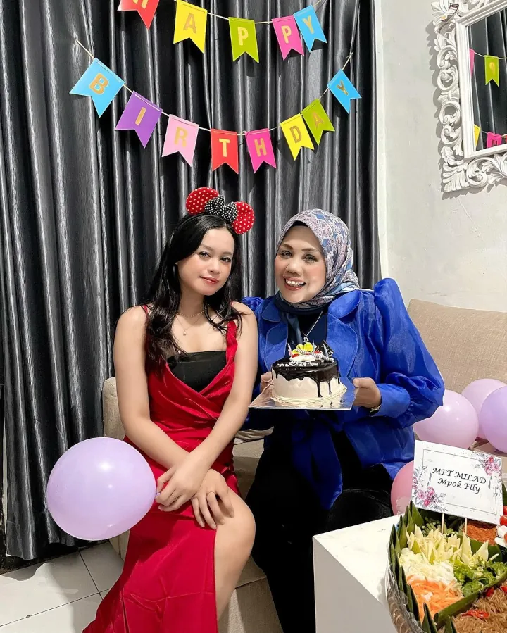 Elly Sugigi