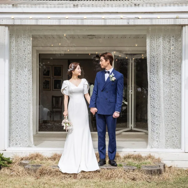 Potret Pernikahan Park Seo Joon & Park Bo Young di \'Concrete Utopia\' Tuai Curiga