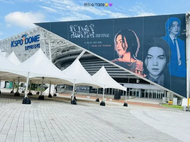 Suga BTS Bela-Belain Sewa Venue Tambahan Agar Fans Tak Kepanasan Tunggu Konsernya