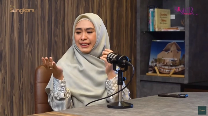 Oki Setiana Dewi Sering Ajukan Pertanyaan Bodoh ke Dokter Saat Sang Ibu Kritis